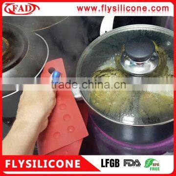High Quality Kitchen Accessories Flexible Heat Resistant Non-slip Silicone Potholder photo-2