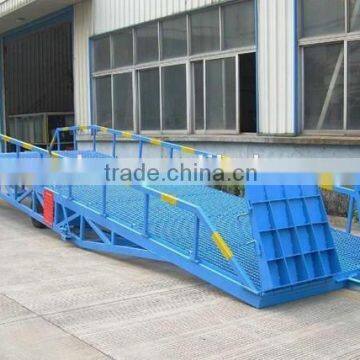 movable hydraulic leveling ramp