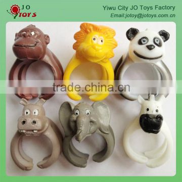 2016 new toys plastic animal ring for capsule toy