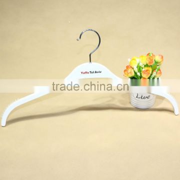 Anti slip white wooden clothing hanger make in China