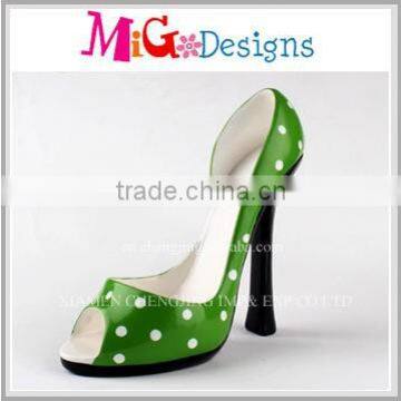 wholesale polyresin shoe shape holder