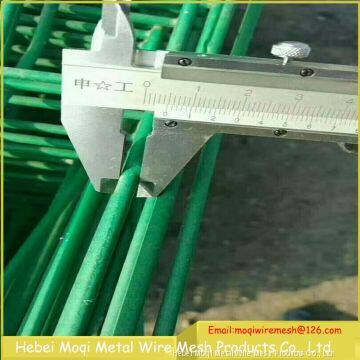 PVC Powder Coated Triangle Bend 3D Welded Wire Mesh Fence Sale photo-4