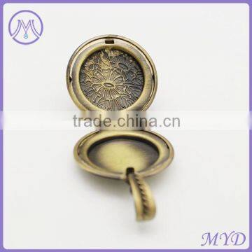 Antique Bronze Oval Open Locket photo-4