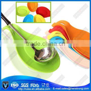 Easy grasp silicone dish server ,serving tray