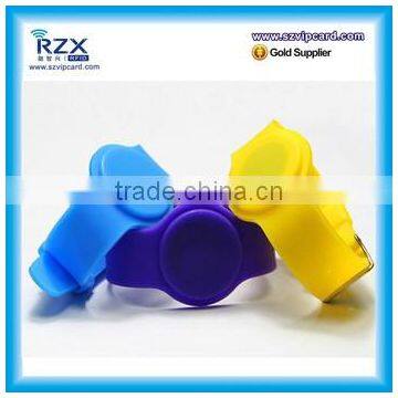 waterproof bulk cheap adjustable silicone wristbands free samples are available