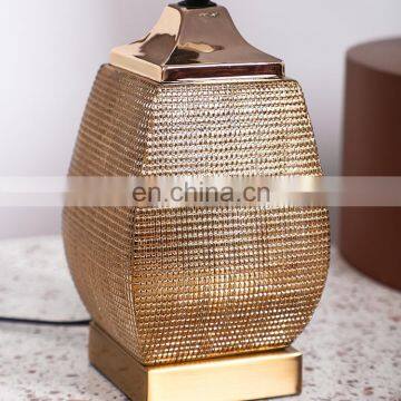 European Modern Style Indoor Ceramic Base Gold Table Porcelain Lamp for Home Decor photo-5