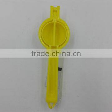 High Quality Plastic Kitchen Garlic Press photo-2