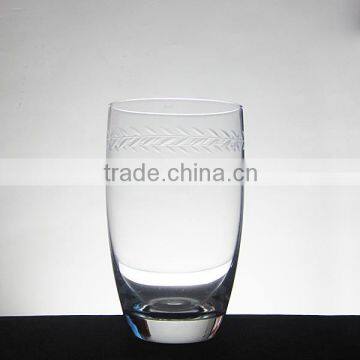 Hand blown wine glass cup with engraved leaves on the mouth part                        
                                                                                Supplier's Choice