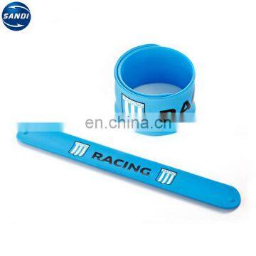 Low price promotional custom silicone slap band