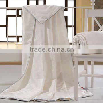 Pure Silk Duvet/Quilt with Outstanding Quality from China For Spring and Autumn