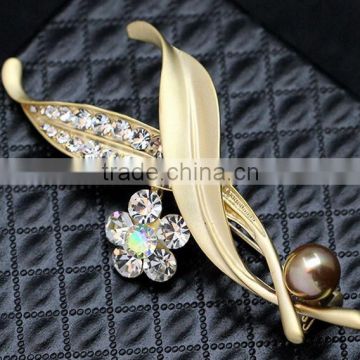 fashion crystal leaf pearl matte silver and matte gold brooch