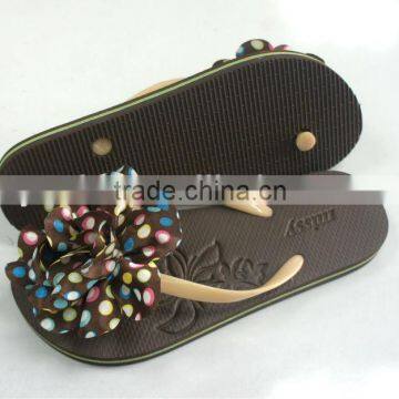 debossed logo fashion slipper