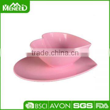 Hot selling cute lovely decorated heart-shaped pink plastic plate and bowl