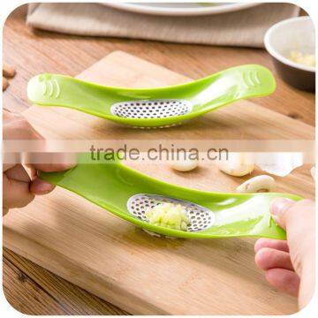 Plastic Garlic Crusher photo-3