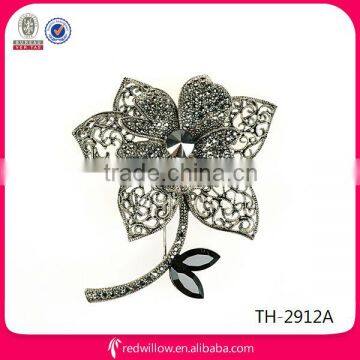 Hot sale plain metal black diamante flower brooch for ladies