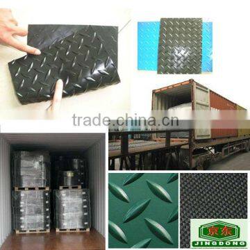 Rubber floor mat