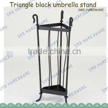 Traingle black metal umbrella stand