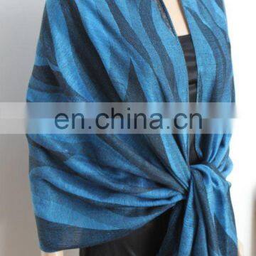 JDP-105_10# Linen scarf with drifting osier pattern