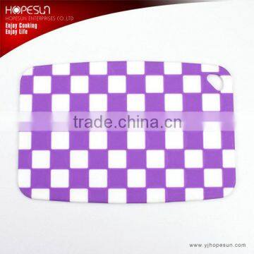 Hot sell food grade colorful vegetable cutting board