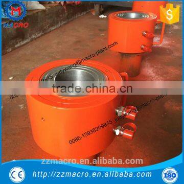 Hollow hydraulic jack with oil pump