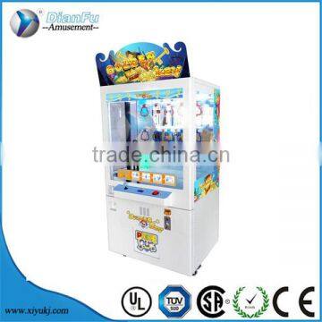 2016 new popular coin operated gift game cheap Coin operated prize vending toys candy crane claw machine / key master ki