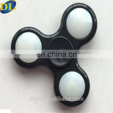 2017 modern style plastic led hand cube spinner toy