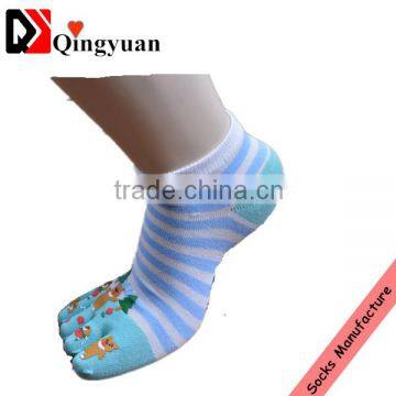 bulk wholesale fancy design Christmas five fingers children lovely cartoon ankle socks