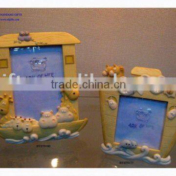 Polyresin Noah photo frame for home deco.