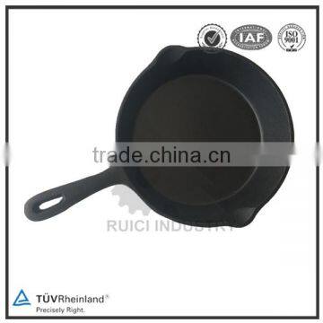 small round cast iron skillet with handle