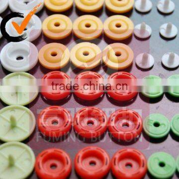 Special pack plastic snap fasteners