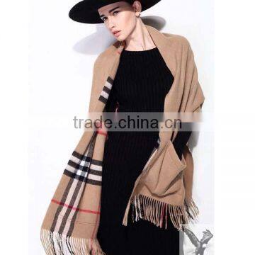 2017 fashional classic young ladies scarf two colors imitated cashmere material 200*65cm wth 2 pockets and tassels girl muffler