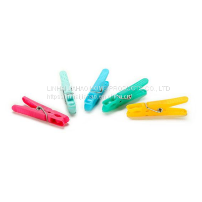 plastic clothes pegs