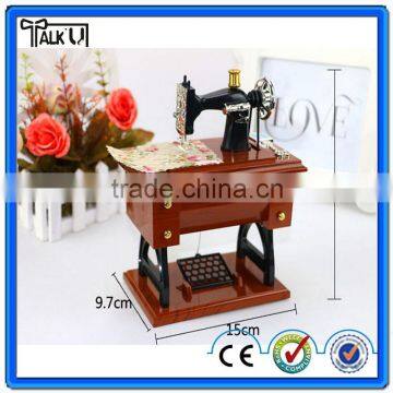 Home decoration resin sewing machine music box/girlfriend souvenir gift music box/simulation hand crank wedding music box