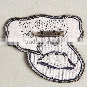 2016 China Factory Directly Custom Decorative Embroidered Label With Overlocked for Men's Alpine Jackets photo-2