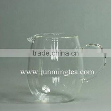 freely designed logo on the glass teaware