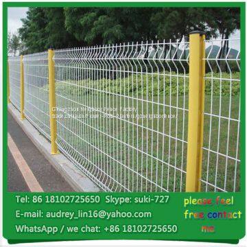 Galvanized welded wire mesh fences powder coated Nylofor 3d peach post fence for sale