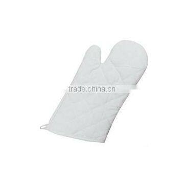 White microwave oven glove