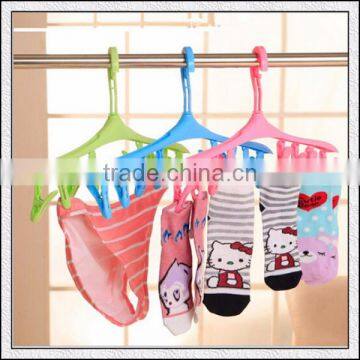 Cheap high quality plastic hanger with lips for baby scoks in OEM manufacturer