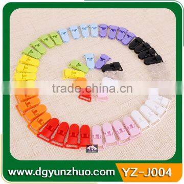 Fashion plastic pacifier clip for baby cloth, plastic cloth clip