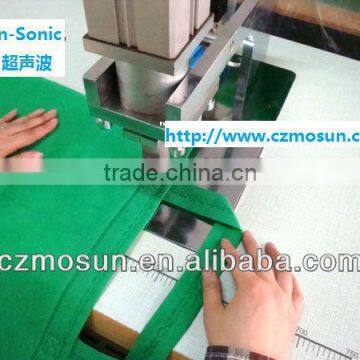 Ultrasonic spot welding machine for non-woven bag