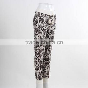 F5W30163 Women Contrast Waistband Floral Knit Trousers photo-2
