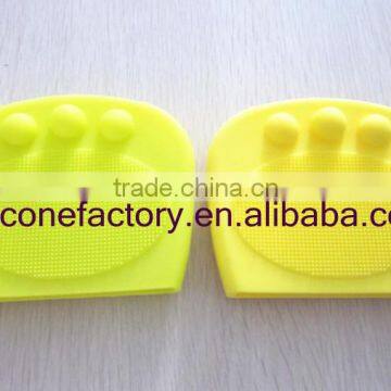 Silicone footprint massage glove,Lovely Heat resistant glove