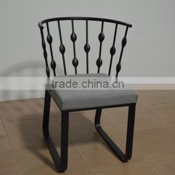 Elegant outdoor chair metal base