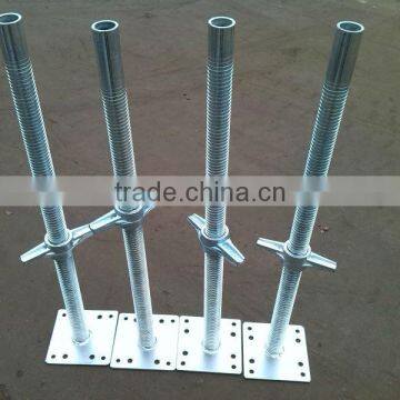 Adjustable screw base jack for system scaffolding