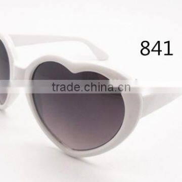 Wholesales Cheapest Simple Plastic Heart Shape Children's Sunglasses