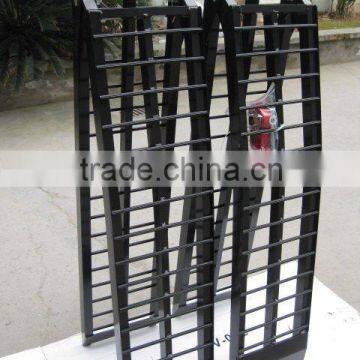 Arched aluminium folding ramp