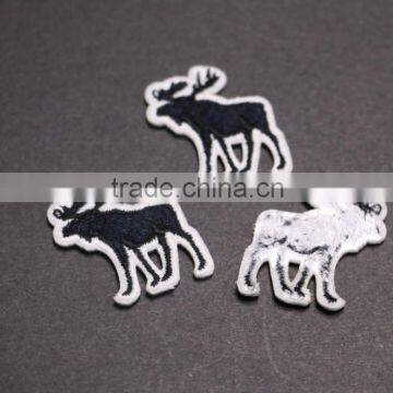 2016 Customed Self-adhesive Embroidery Patche Designs