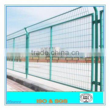 High quality PVC coated green wire fences / galvanized welded wire fence panels