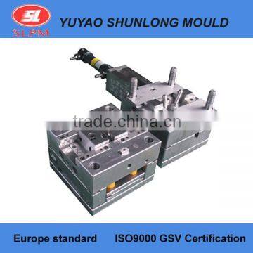 Hydraulic core pulling injection mould