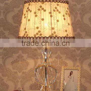 Concise design clear K9 crystal table lamp with white color lace lampshade